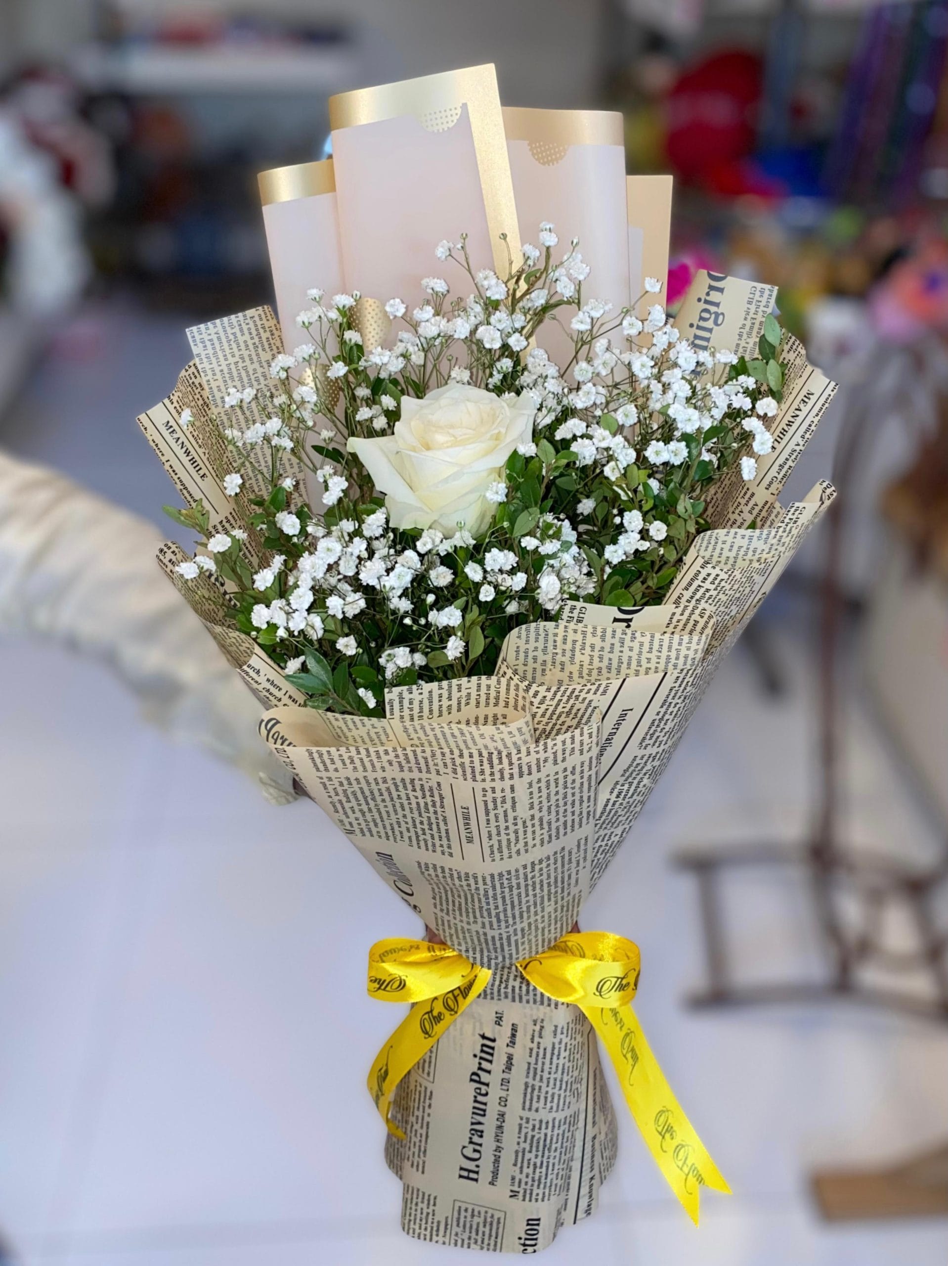 Single White Rose Bouquet Karachi | Baby's Breath Flowers
